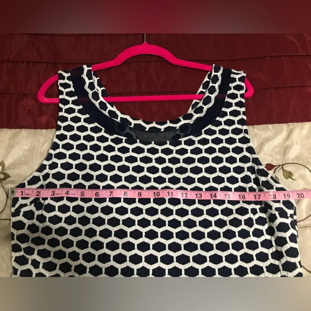 Dress - Picture 9 of 10